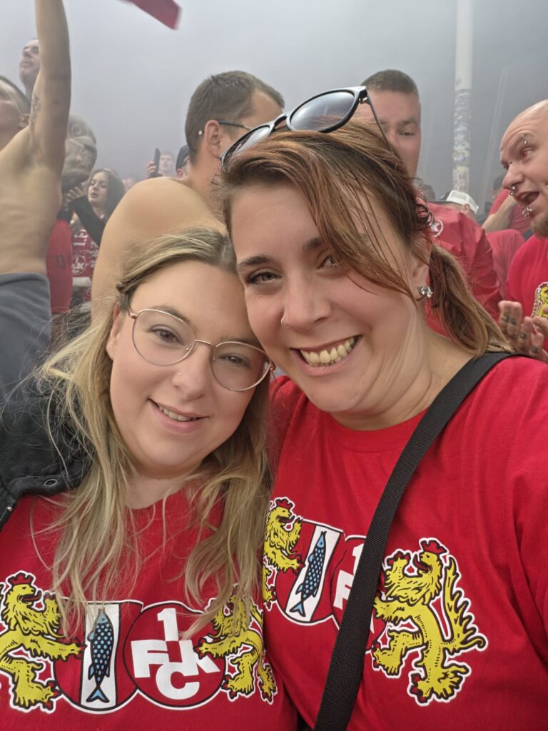 Mitglieder der Red Devil's Division beim Pokalderby