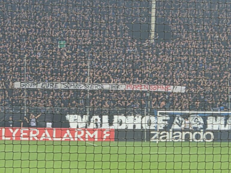 Kulisse im Carl-Benz-Stadion während des DFB-Pokalspiels