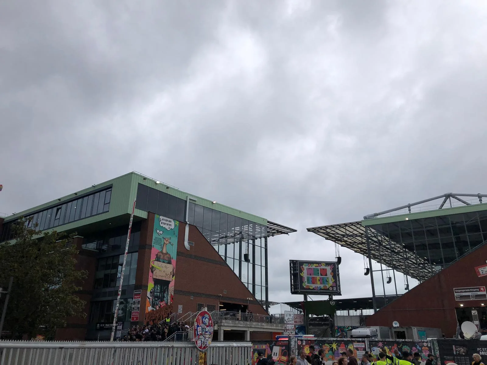 Millerntor-Stadion Außenansicht in Hamburg vor dem Spiel gegen den 1. FC Kaiserslautern
