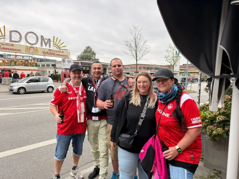 Red Devils Division Reisegruppe auf dem Heiligengeistfeld in Hamburg